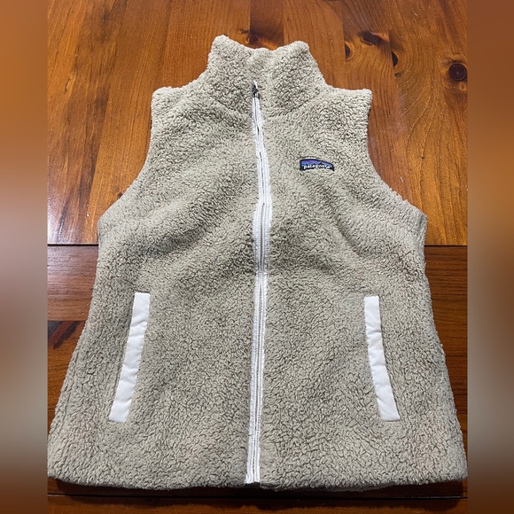 Patagonia Jackets & Blazers - Patagonia Women's Tan Teddy Sherpa Full Zip Fleece Vest Size Small‎